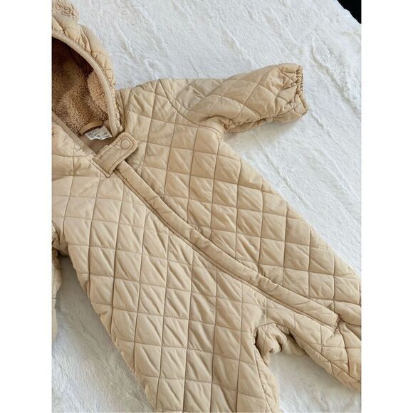 Uniqlo Cream - Tan infant snow suit size 3-6 months - Picture 5 of 8